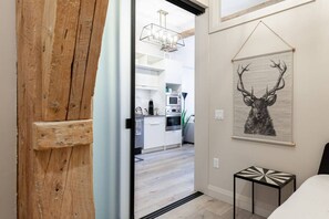 2 bedrooms, desk, iron/ironing board, free WiFi - 211 · The Baldwyn Loft - 2 Bedrooms - Downtown (Stratford)