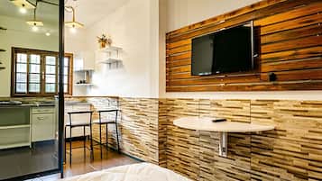 Standard Studio | 1 bedroom, minibar, free WiFi, bed sheets