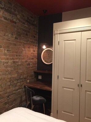 4 bedrooms, iron/ironing board, free WiFi, bed sheets - #5 · The Palatial - 1500 sq feet of amazing space. (Stratford)