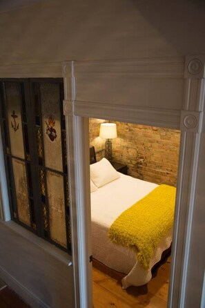 4 bedrooms, iron/ironing board, free WiFi, bed sheets - #5 · The Palatial - 1500 sq feet of amazing space. (Stratford)