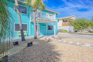 Exterior - ~Large Home W/Pool & Hot Tub Near Beach, Park & Attractions~ (Panama City Beach)