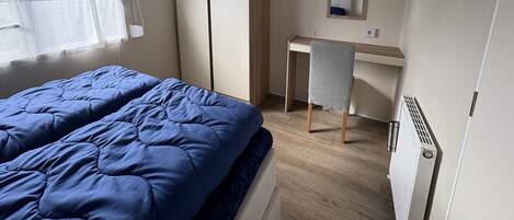 2 室のベッドルーム、WiFi (無料)