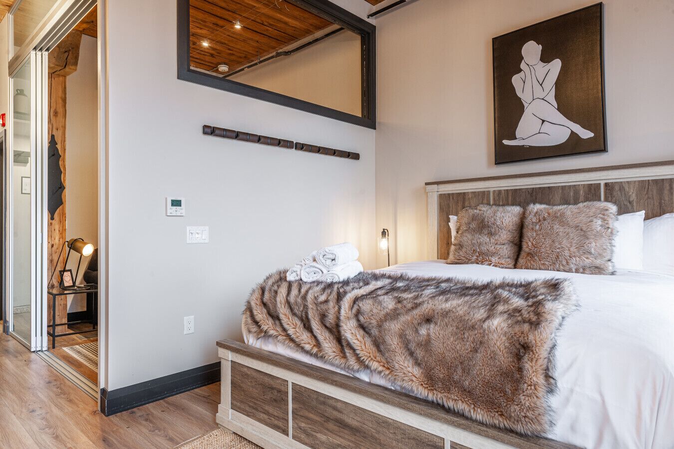 1 室のベッドルーム、デスク、アイロン / アイロン台、WiFi (無料)