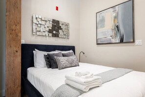 1 bedroom, desk, iron/ironing board, free WiFi - Bradshaw Lofts: Sundara Mahal (Stratford)
