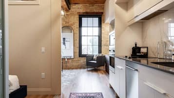 Frigorífic, microones, forn i placa de cuina