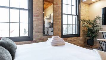 1 bedroom, desk, iron/ironing board, free WiFi