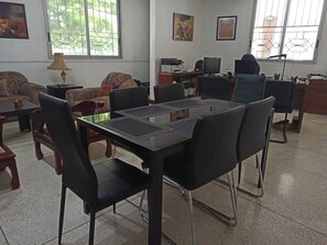 Dining room - 201 Apartamento Completo Rers en Versalles 3 Habitaciones - Cali Tower Suites & Lofts (Cali)