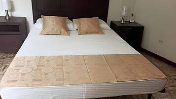 Basic Apartment | 3 bedrooms, in-room safe, desk, laptop workspace