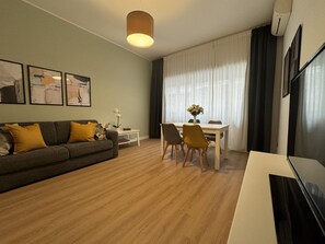 Smart TV, books - BELLINA SUITE at the Vatican (Roma)