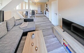 TV, stereo - Cozy apartment in Mirow with WiFi (Mirow)