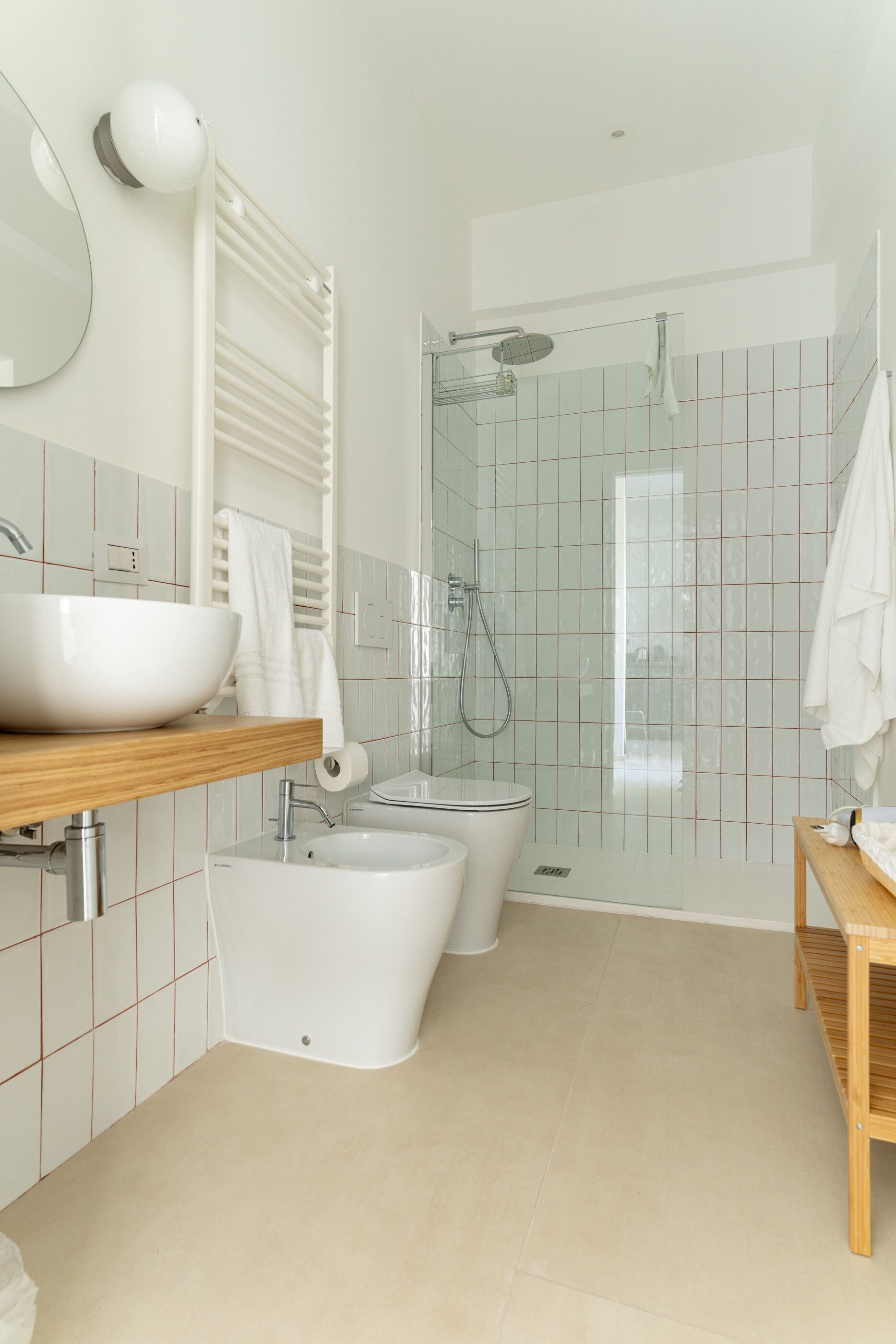 Dusche, Haartrockner, Bidet, Handtücher
