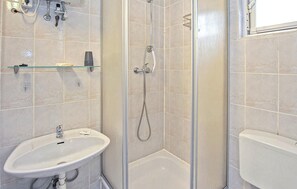 Shower - Lovely home in Rheinsberg OT Warenthi (Rheinsberg OT Warenthi)