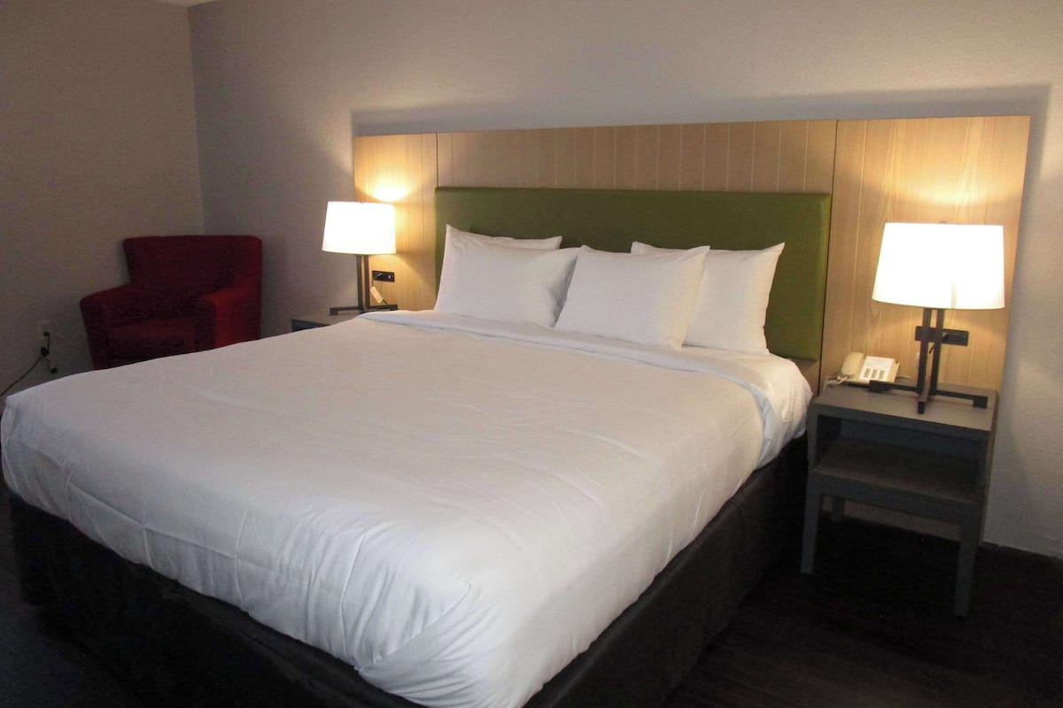 Desk, iron/ironing board, free WiFi, bed sheets
