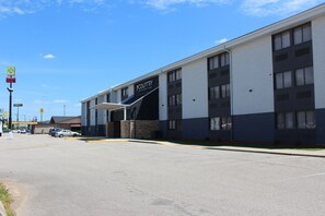Front of property - Country Inn & Suites By Radisson, Dunbar - Charleston (Dunbar)