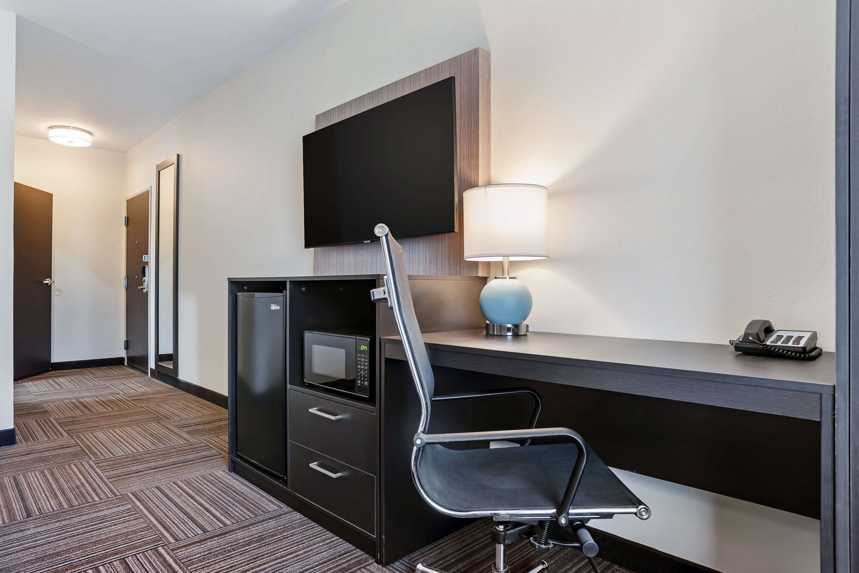 Chambre, 1 très grand lit, accessible aux personnes à mobilité réduite, non-fumeurs | Literie de qualité supérieure, ameublement personnalisé, bureau