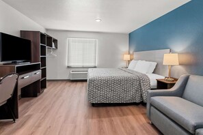 办公桌、免费 WiFi、床单