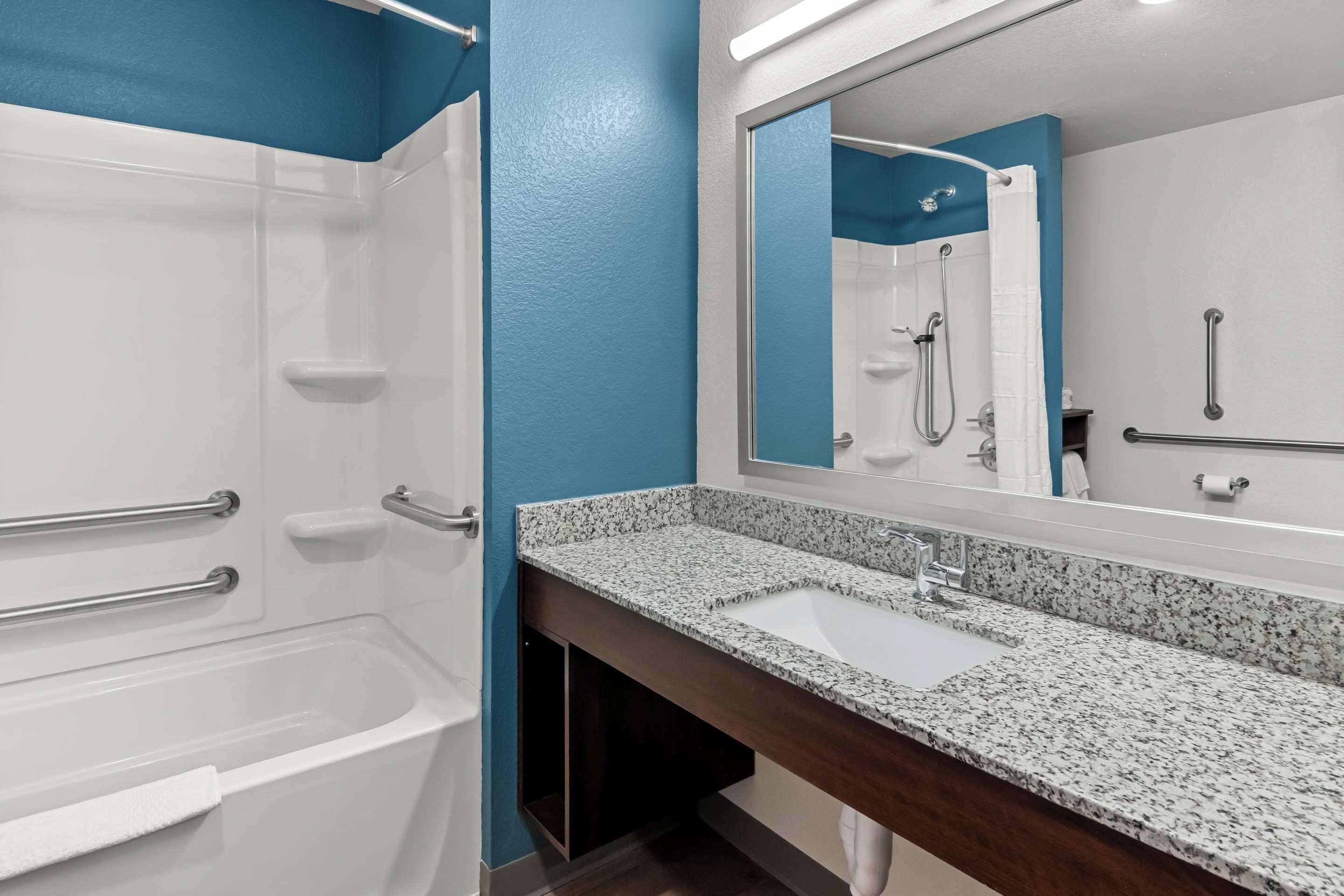 Suite, 2 Queen Beds, Accessible, Non Smoking | Bathroom