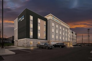 Exterior - Everhome Suites Huntsville - Research Park (Huntsville)