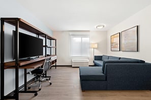 Suite, 1 King Bed, Accessible, Non Smoking