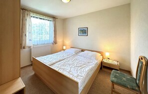 2 quartos, berço de viagem, Wi-Fi de cortesia, roupa de cama