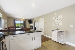 Interior - Welcome to Aurora- SDC-Table Rock Lake-Awesome! (Branson)