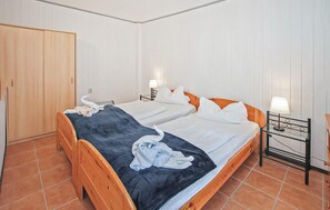 1 dormitorio, cuna de viaje, wifi gratis y ropa de cama