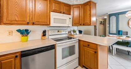 Relaxing 2Bd, 2Ba home in Fort Myers, close to the beach! Sleeps 6