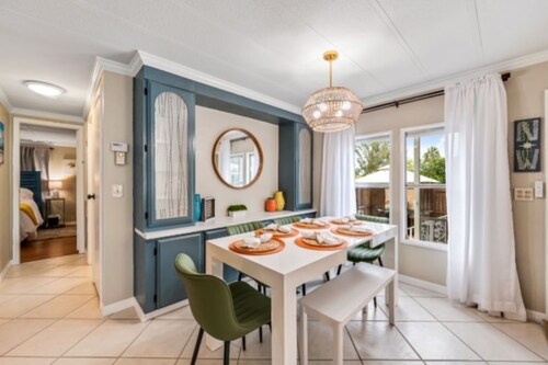 Relaxing 2Bd, 2Ba home in Fort Myers,  close to the beach! Sleeps 6