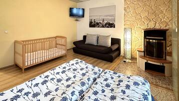 2 bedrooms, travel crib, free WiFi, bed sheets