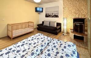 2 soverom, reiseseng for barn, wi-fi (inkludert) og sengetøy