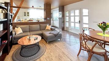 TV, fireplace, stereo