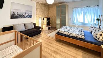 2 bedrooms, travel crib, free WiFi, bed sheets