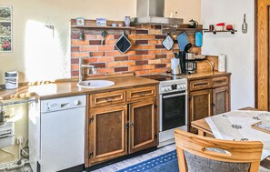 Køleskab, kogeplade, opvaskemaskine