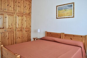 1 chambre, lit parapluie, Wi-Fi, draps fournis