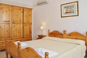 1 bedroom, WiFi, bed sheets - Situated on the northwest coast of Sardinia, about 1 km from the centre of Alghero, the Residenze Gardenia complex is just 150 metres from the city's Lido beach.Alghero, which can be reached in a few minutes by bicycle or by regular bus service, has a li (Alghero)