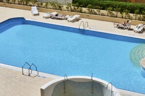 Een verwarmd zwembad