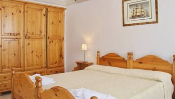 1 bedroom, travel crib, WiFi, bed sheets