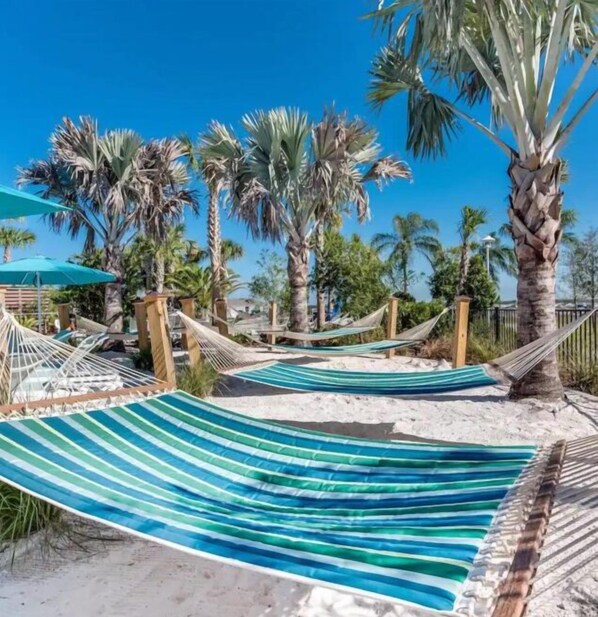 Property grounds - Spacious 5BR w/Private Pool, Tiki Bar & Game Room • Windsor Island Resort Access (Davenport)