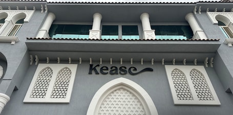 Exterior. Al-Mutamarat A-15 Timeless History GZ10