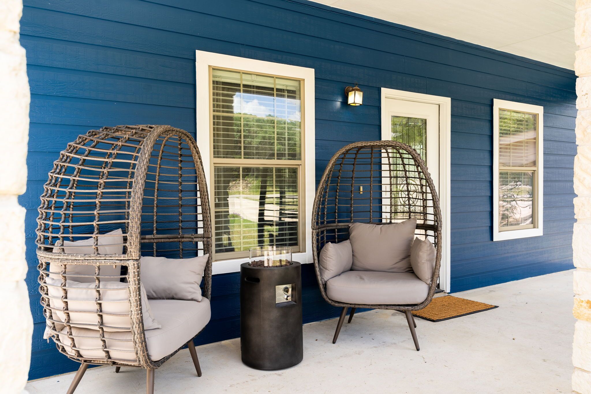 5 Min to Lake ~ Fast Wi-Fi ~ All New Furniture