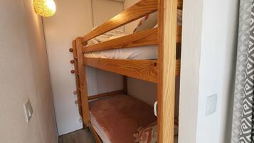 Fer et planche Ă repasser