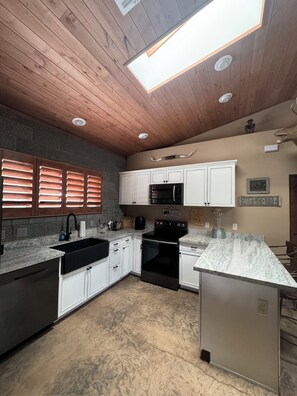 Fridge, microwave, oven, stovetop -
**Just Launched**New Cabin in the Pines!!!
(Williams)