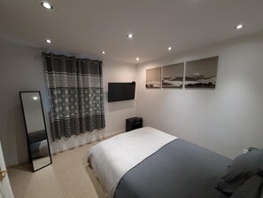 3 quartos, ferros/tábuas de passar roupa, Wi-Fi de cortesia