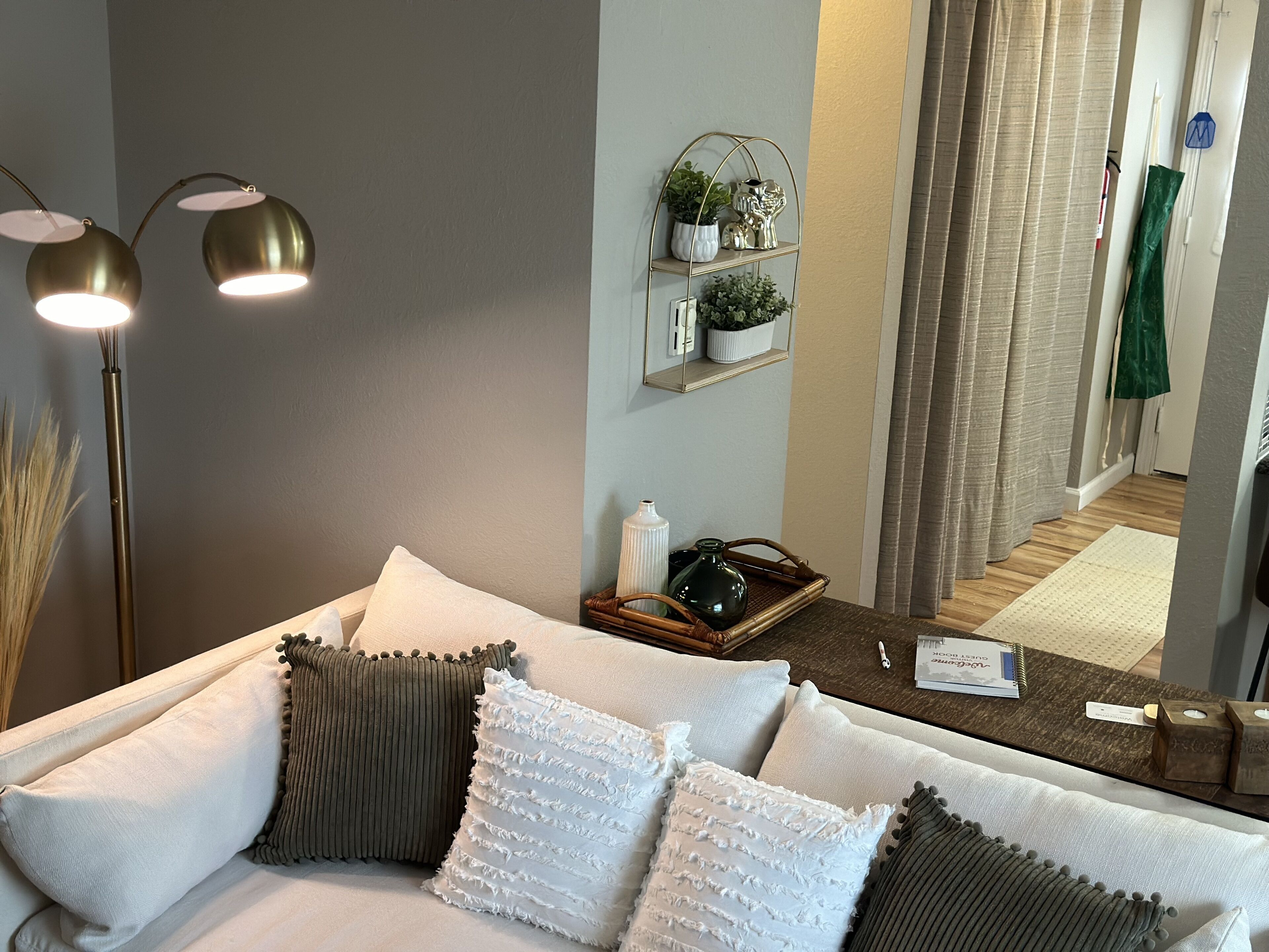 2 slaapkamers, een bureau, een strijkplank/strijkijzer, gratis wifi