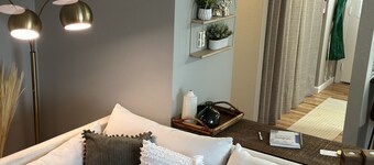 Cozy Lake Stevens family bungalow: peaceful & quiet with a serene backyard. 