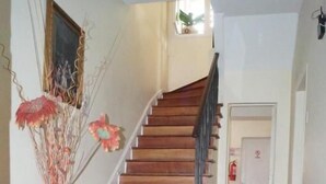 A wooden staircase with a handrail, leading to a door at the top. - Residencial Metro Republica Santiago (Santiago)