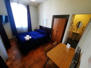 Habitación doble Confort de uso individual | Ropa de cama de alta calidad y escritorio 
