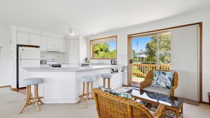 Unclassified image, 3 of 41, button