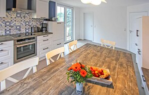 Jääkaappi, uuni, liesi, astianpesukone