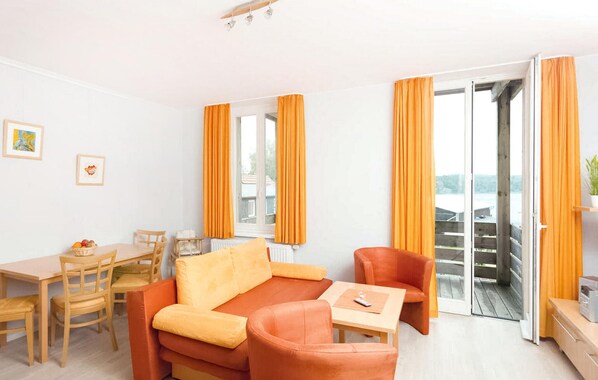 TV, fireplace, stereo